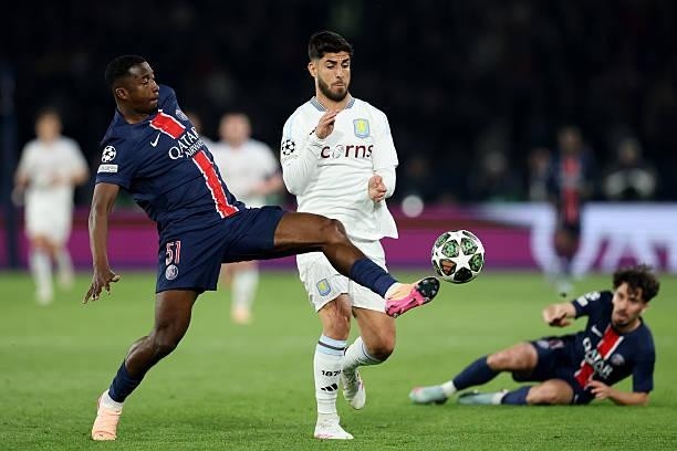 El PSG de Willian Pacho ganó 3-1 al Aston Villa en la ida de la Champions League. (AFP)