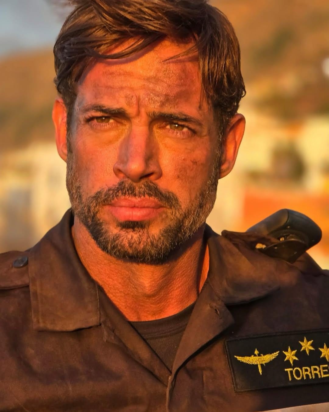 William Levi como el Capitán Torres. (RRSS)