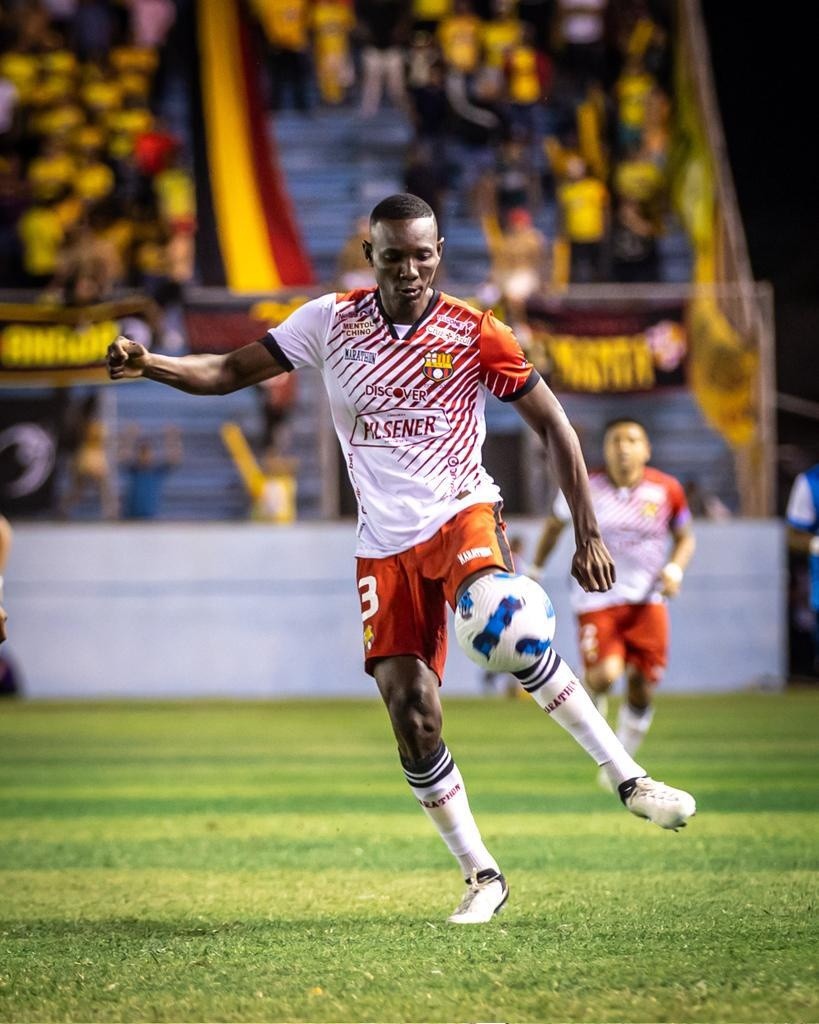 Janner Corozo en el partido contra Manta FC (Foto: Barcelona SC)