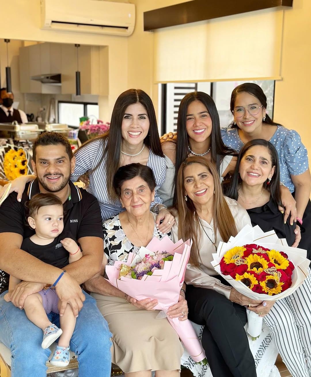 Farid y la familia Pincay.  (RRSS)