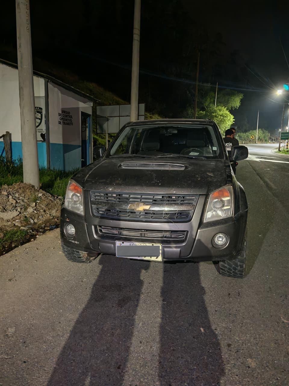 Camioneta robada era usada como transporte de criminales (Policía Nacional)