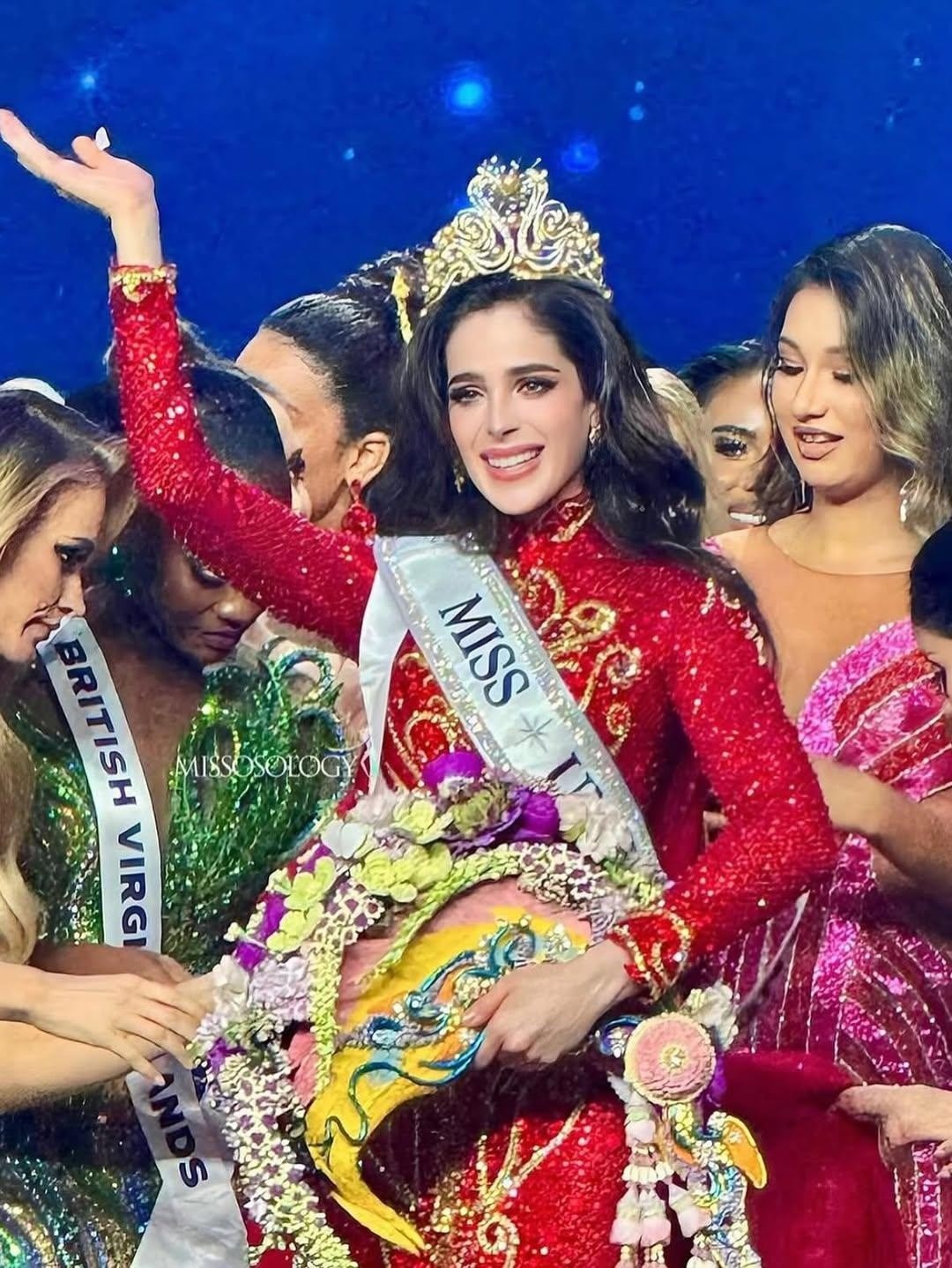 Fátima Bosch, al ser coronada.