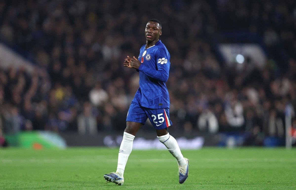 Moisés Caicedo enfrentará a Piero Hincapié en la fecha 13 de la Premier League. (Redes sociales)