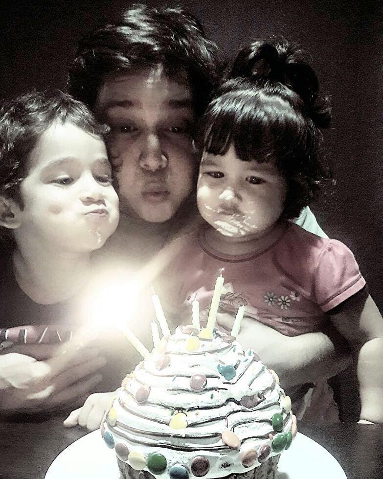 Pepe Tola y sus sobrinos.  (RRSS)