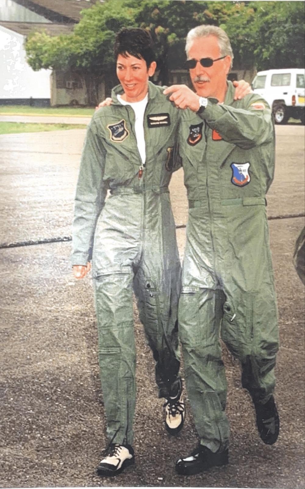 Ghislaine Maxwell, principal cómplice de Epstein, junto a Andrés Pastrana, expresidente de Colombia.  (Departamento de Justicia de Estados Unidos (DOJ))