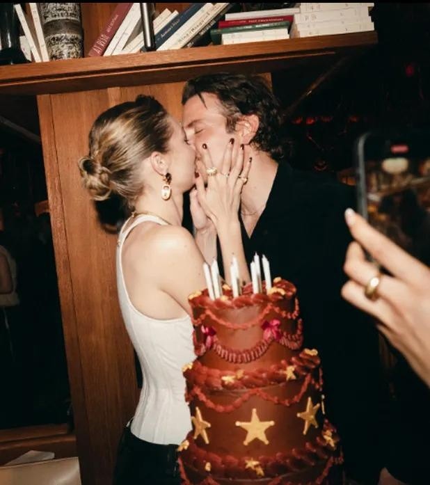 Gigi Hadid y Bradley Cooper en una fiesta.  (RRSS)