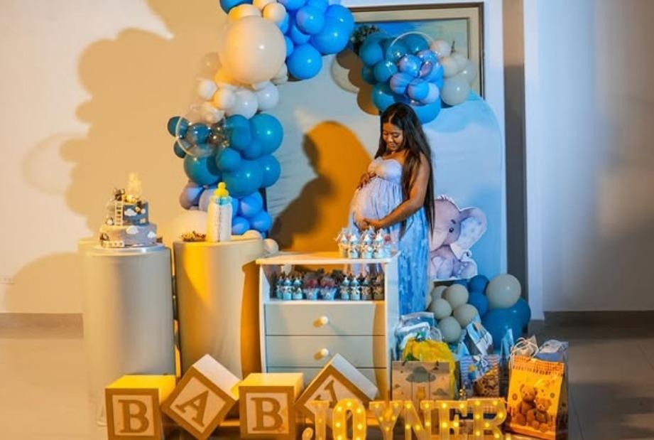 Angie Hernández durante el baby shower de su hijo.  (RRSS)