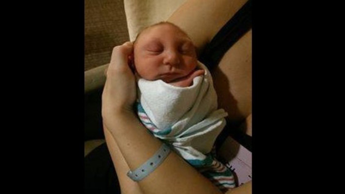 Los padres del pequeño Jaxon Emmett comparten esta historia de lucha en sus redes. Foto: Facebook / Jax Strong