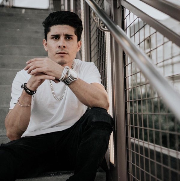 Cantante costarricense JP Castillo produce temas junto a Gerardo Mejía