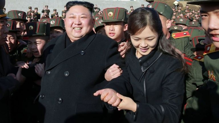 Se dice que Kim Jong-un y su esposa se convirtieron en padres por tercera vez (foto de marzo de 2017). Foto: BBC Mundo