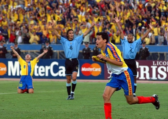 El 7 de noviembre de 2001, Iván Kaviedes anotó el gol de la clasificación de Ecuador a su primer mundial.