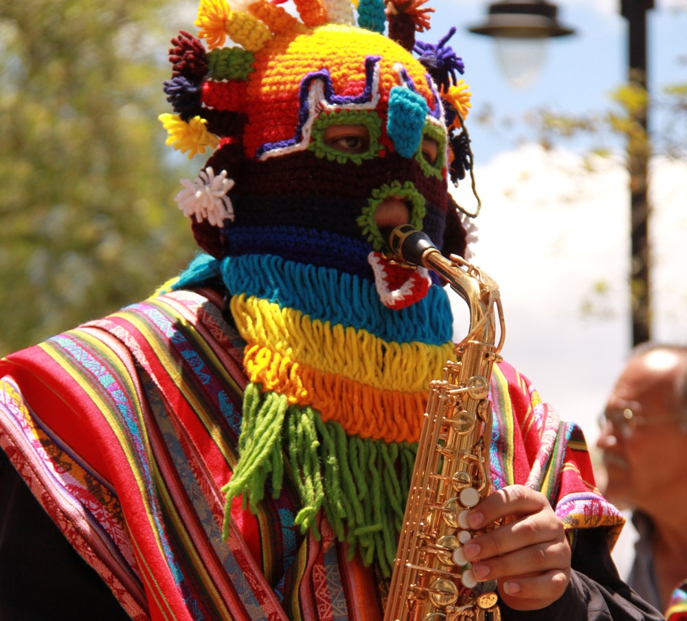 Las ofrendas, bailes y ritualidad muestran el sincretismo de la andina y occidental. Foto: Mintur