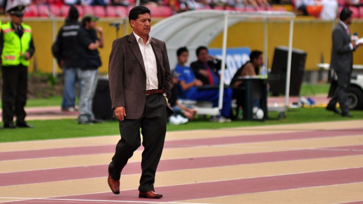 Sixto Vizuete, entrenador ecuatoriano dejó de ser el estratega de las formativas de Bolivia.