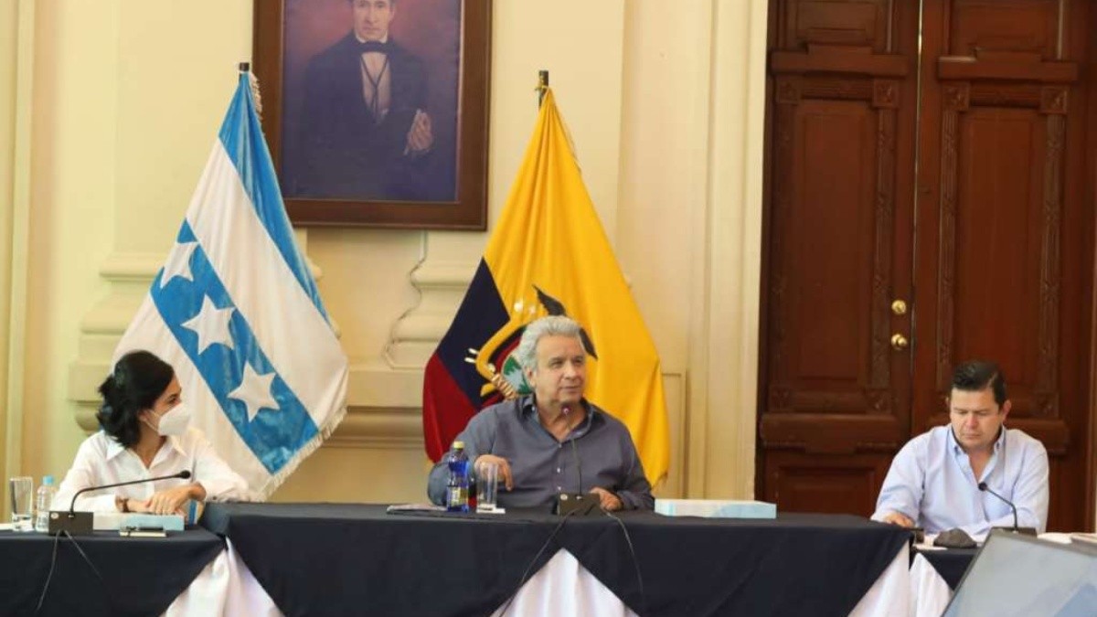 La reducción de sueldos para estos funcionarios ahora será solo del 16.66%. Foto: Tomada de @Lenin