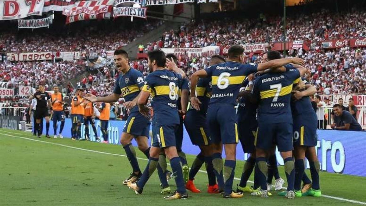 Jugadores de Boca Juniors, celebrando un gol.