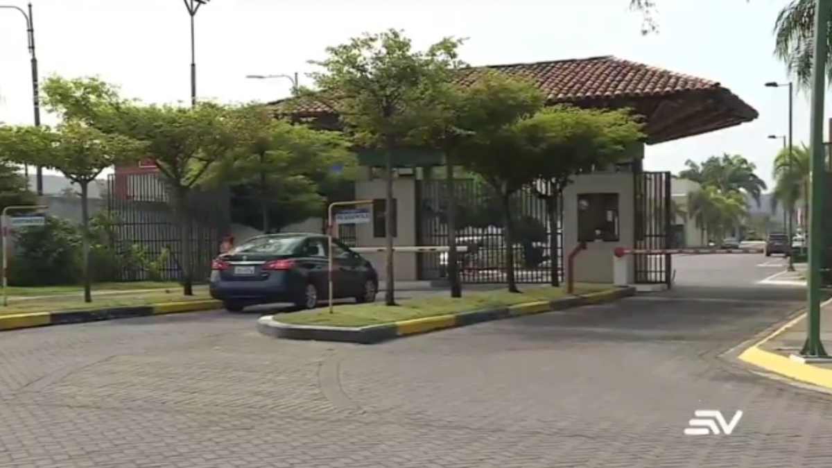 Los asesinos ingresaron a la ciudadela en dos vehículos. Foto: captura de pantalla.