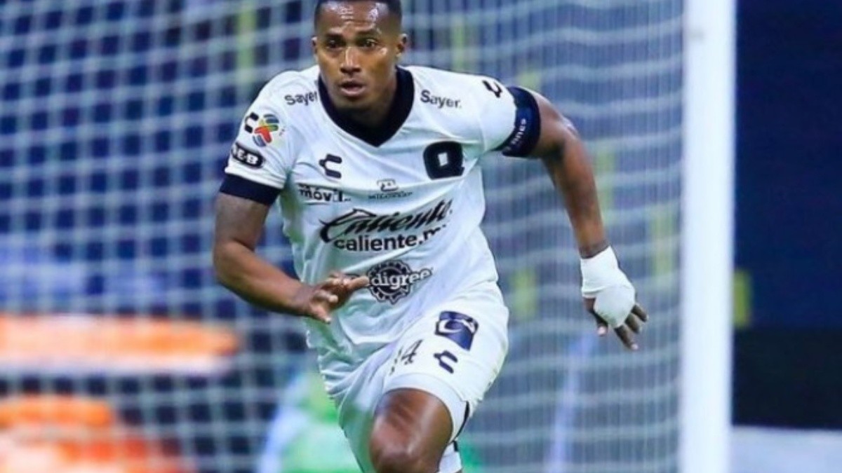 El jugador ecuatoriano es el capitán del elenco mexicano. Foto: Tomada de @anto_v25