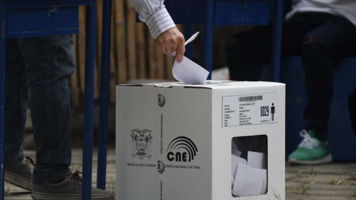Más de 13 millones de electores estaban llamados a las urnas este domingo. Foto: API