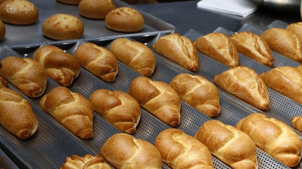 A escala nacional, el pan popular se seguirá vendiendo a un mínimo de 12 centavos. (API)