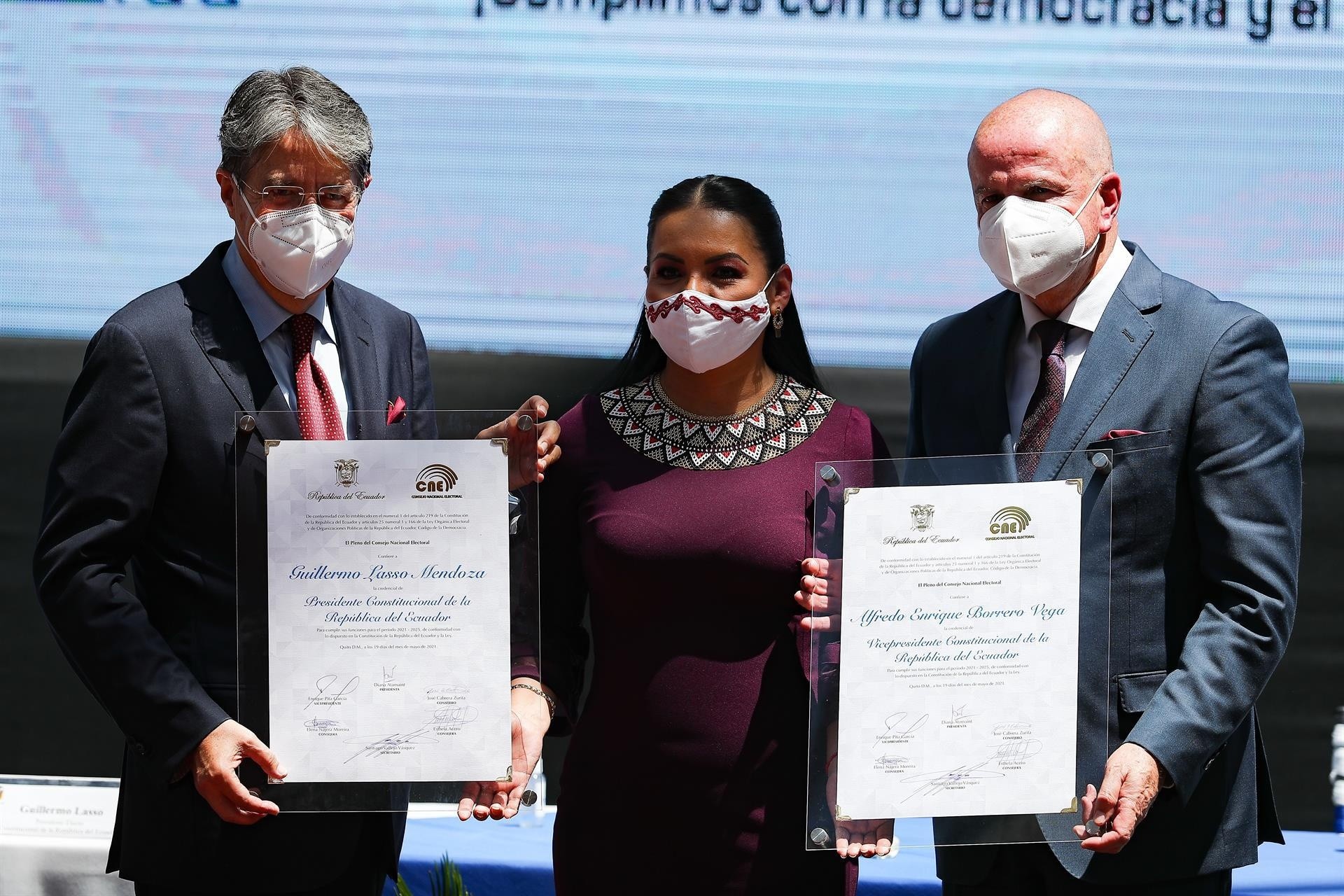 Guillermo Lasso, Diana Atamaint y Alfredo Borrero. (EFE)