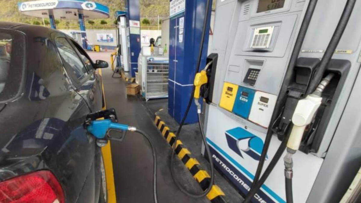 Desde julio de 2020, en Ecuador se aplica un sistema de bandas para fijar el precio de los combustibles. (Archivo)