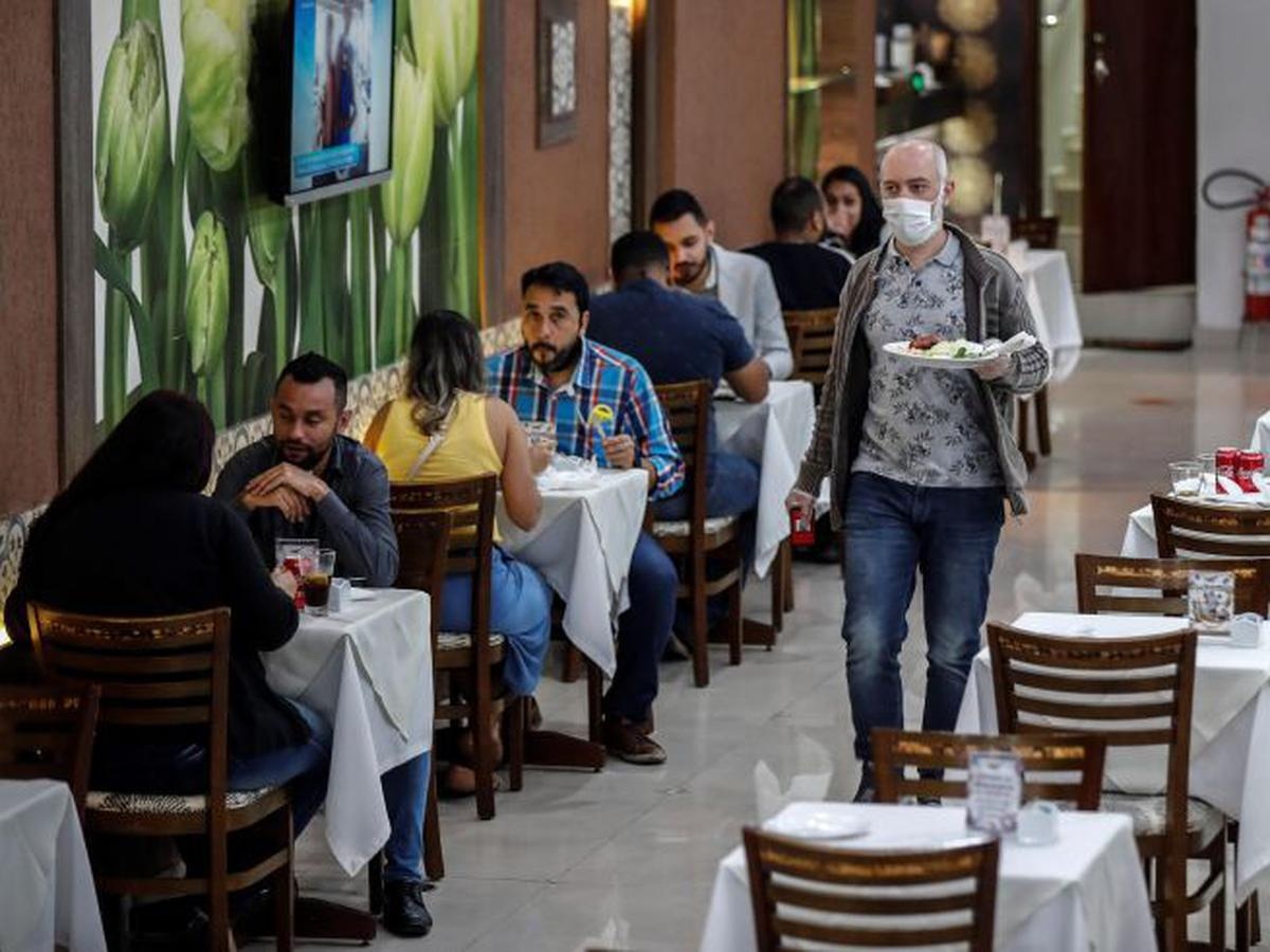 Los negocios se van recuperando una vez que las restricciones por la pandemia son más flexibles. EFE/Archivo