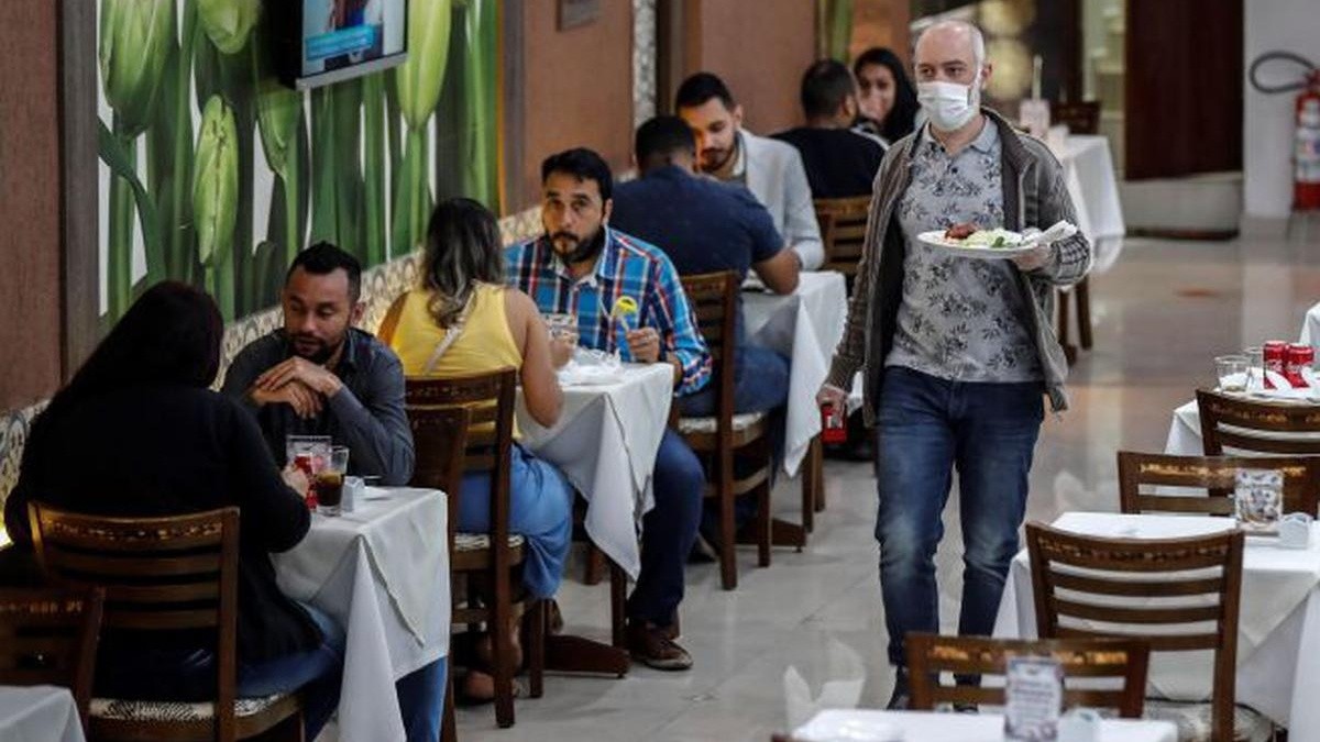 Los negocios se van recuperando una vez que las restricciones por la pandemia son más flexibles. EFE/Archivo