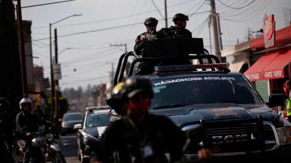 La Fiscalía de Michoacán acudió para el procesamiento de la escena criminal (Foto: EFE/Iván Villanueva)