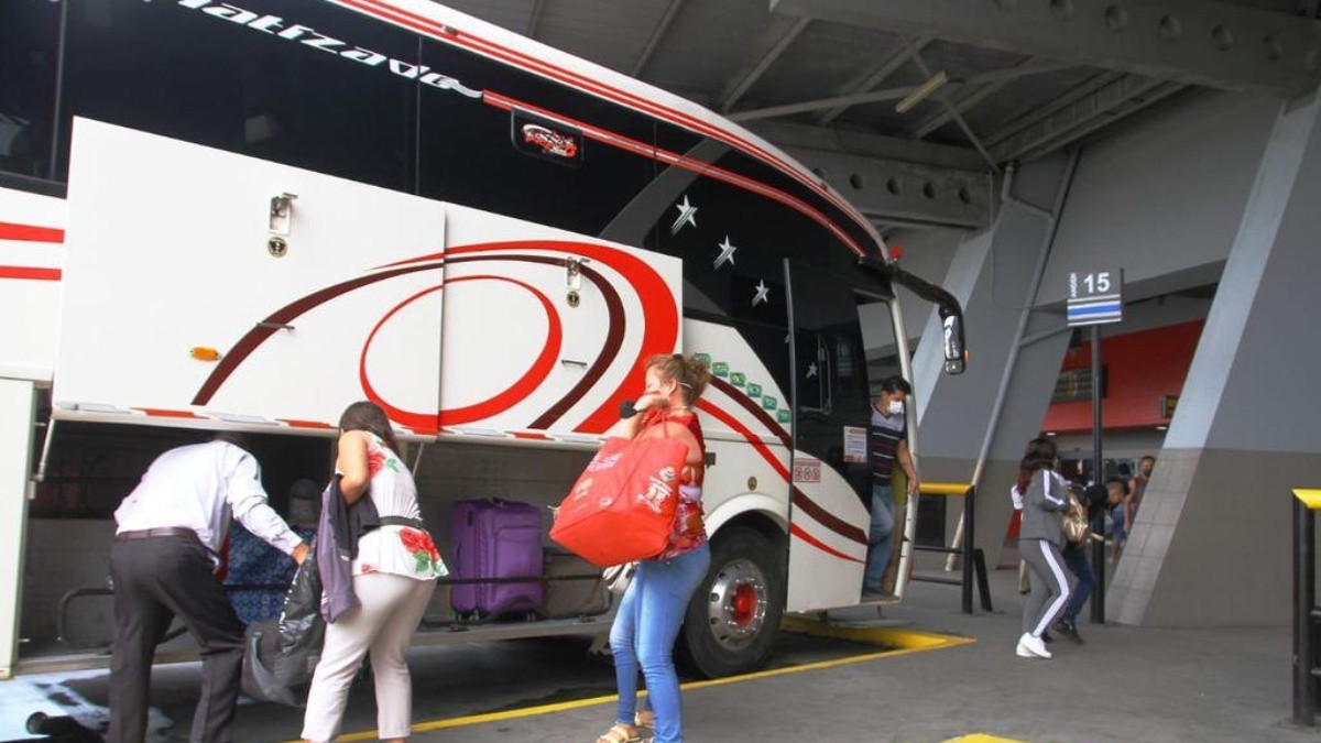 Más de 3 horas les tomo la reunión entre el presidente Guillermo Lasso y los representantes de la transportación de Ecuador. Foto: Archivo/Referencial
