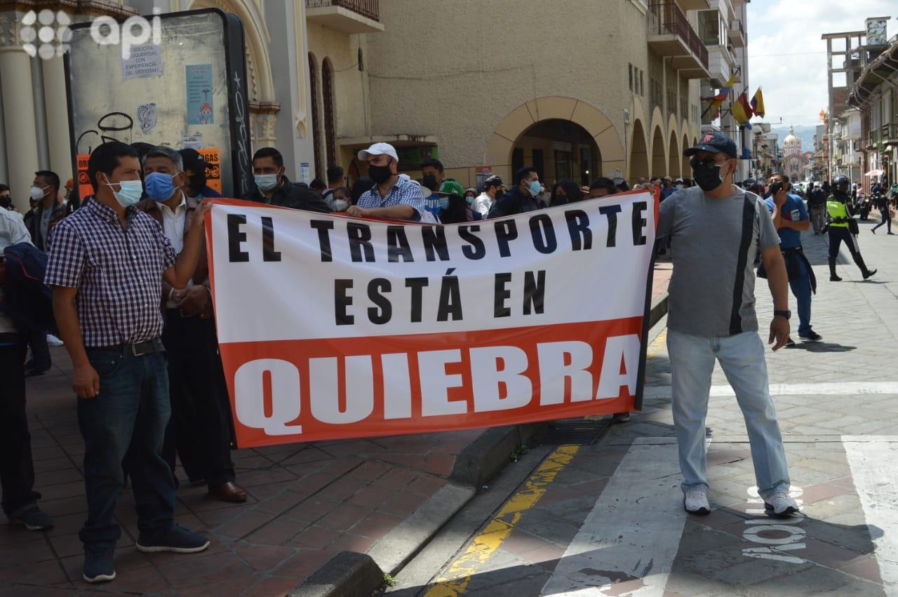 Manifestantes recorrieron las calles de Cuenca. (API)