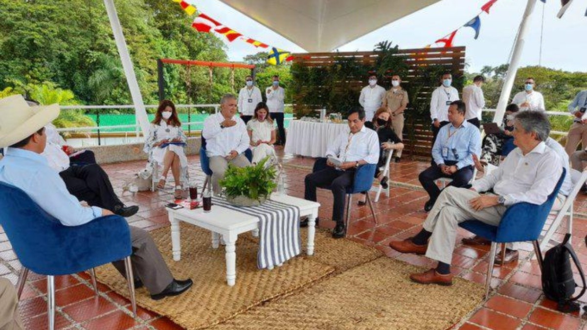 Los mandatarios de Chile, Colombia, Perú y el secretario de Hacienda de México en una reunión con el jefe de Estado Ecuatoriano. (Twitter @A_delPacifico)