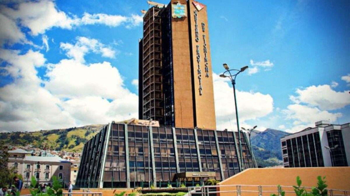 La intención es que por los 200 años de la Batalla de Pichincha, una pared del edificio se vista con el mural de más de 500 metros cuadrados. (Prefectura de Pichincha)