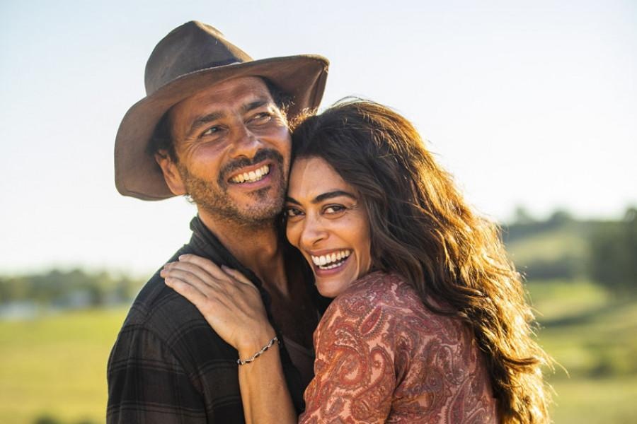 La trama gira en dos etapas: la primera en 1998 en Rio Vermelho, donde se muestra la rivalidad entre las familias Ramírez y Mateos; pese a ello, María y Amadeo de la Peña Mateos se enamoran. (Globo/João Miguel Junior)