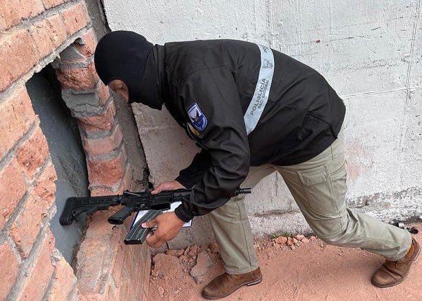 La Policía Nacional durante operativo de requisa y control al interior de Turi en Azuay. Foto: Policía Ecuador
