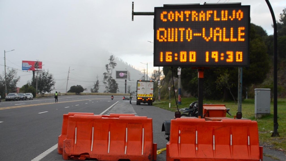 En la avenida Oswaldo Guayasamín, el contraflujo funciona desde las 16:00 hasta 19:30, de lunes a jueves. (Cortesía AMT)