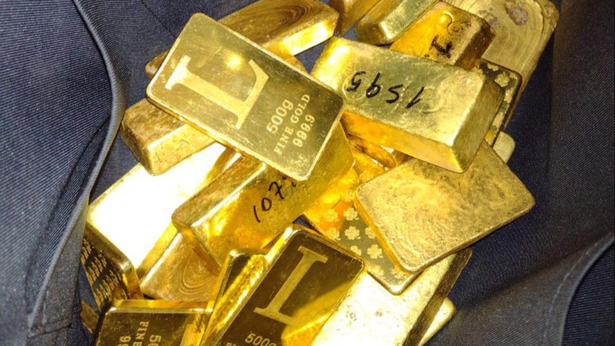 Además del oro, se halló armas, dinero y relojes de lujo. (Fiscalía)