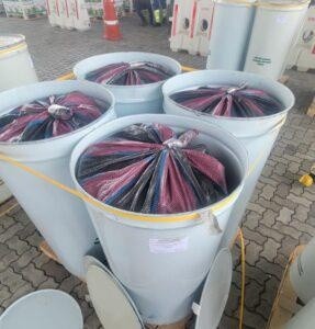 La cocaína estaba ubicada en contenedores metálicos. (Policía)