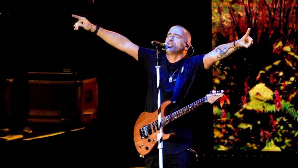 El cantante italiano Eros Ramazzotti anunció este jueves su nuevo disco, "Battito infinito", que se publicará el próximo 16 de septiembre. (Monterrey Live Music / Internet)