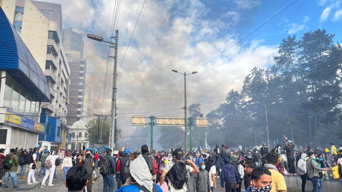 Enfrentamientos en la avenida Patria y Ulpiano Páez. (Jorge Hernández)