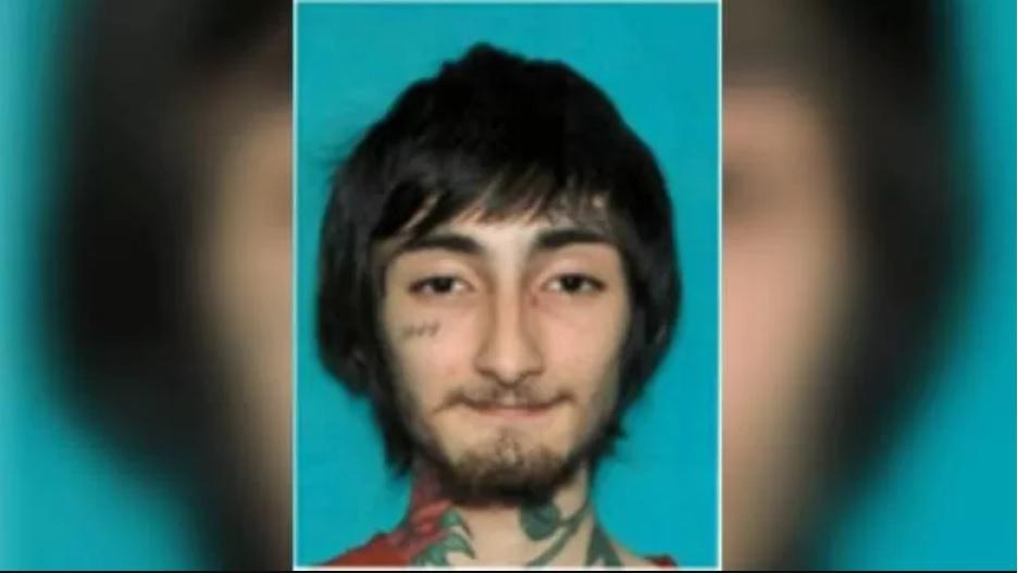 La policía dijo haber detenido a Robert Crimo, de 22 años. (POLICÍA)