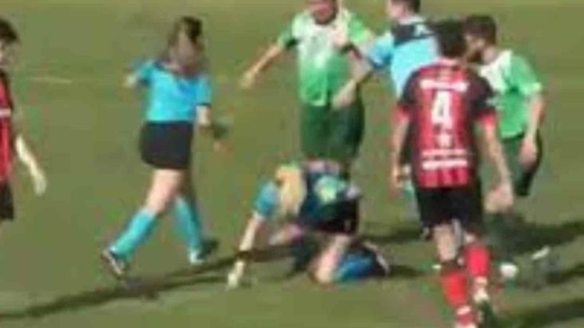 Momento exacto de la agresión de Cristian Tirone sobre Dalma Cortadi. (REDACCIÓN)