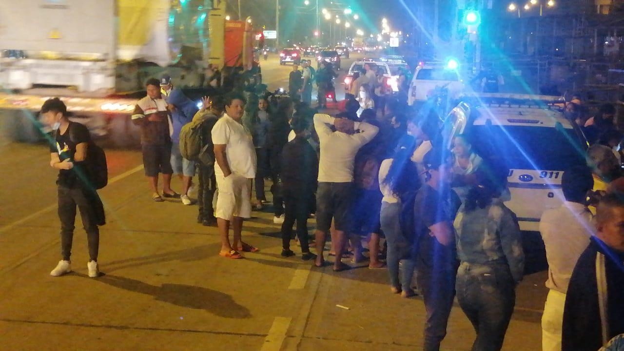 Familiares de detenidos llegaron a la Penitenciaría en busca de información sobre su estado de salud tras un nuevo enfrentamiento. (Fernando Delgado)