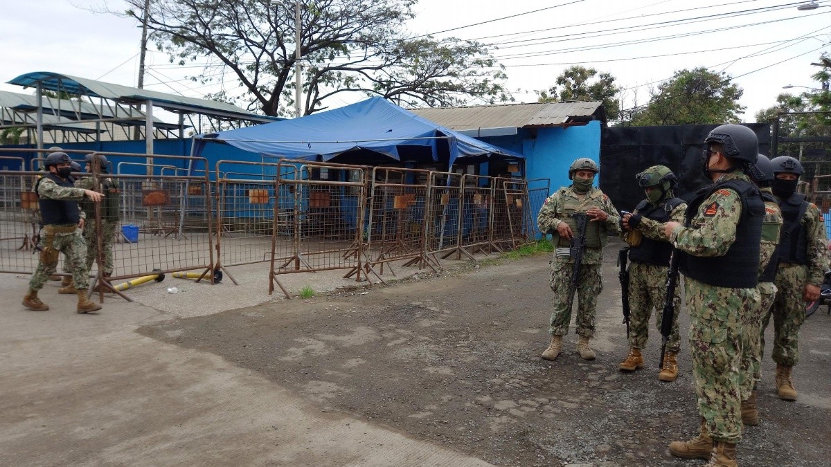 Imagen de archivo de los exteriores de la Penitenciaría del Litoral, una de las cárceles de Guayaquil. (César Muñoz / API)