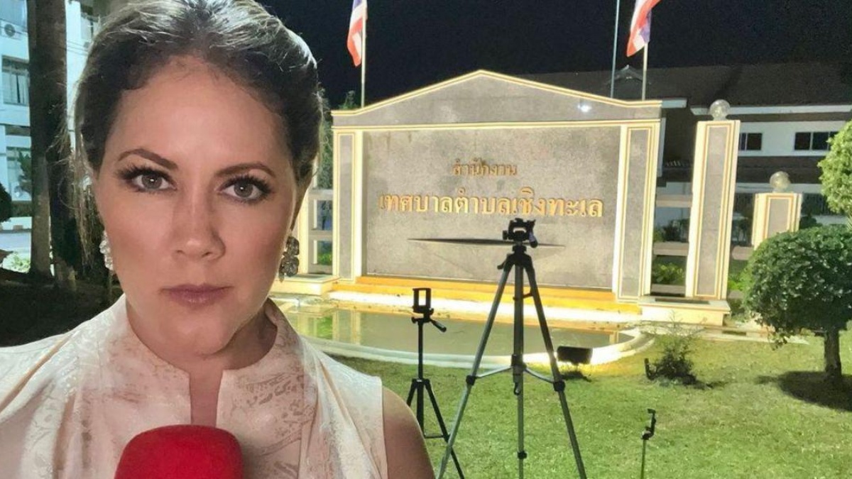 Imagen de la periodista ecuatoriana Denisse Molina, reporteando desde Tailandia. (INSTAGRAM)