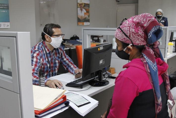 Los beneficiarios pueden consultar de manera presencial en las oficinas del MIES. (Cortesía)