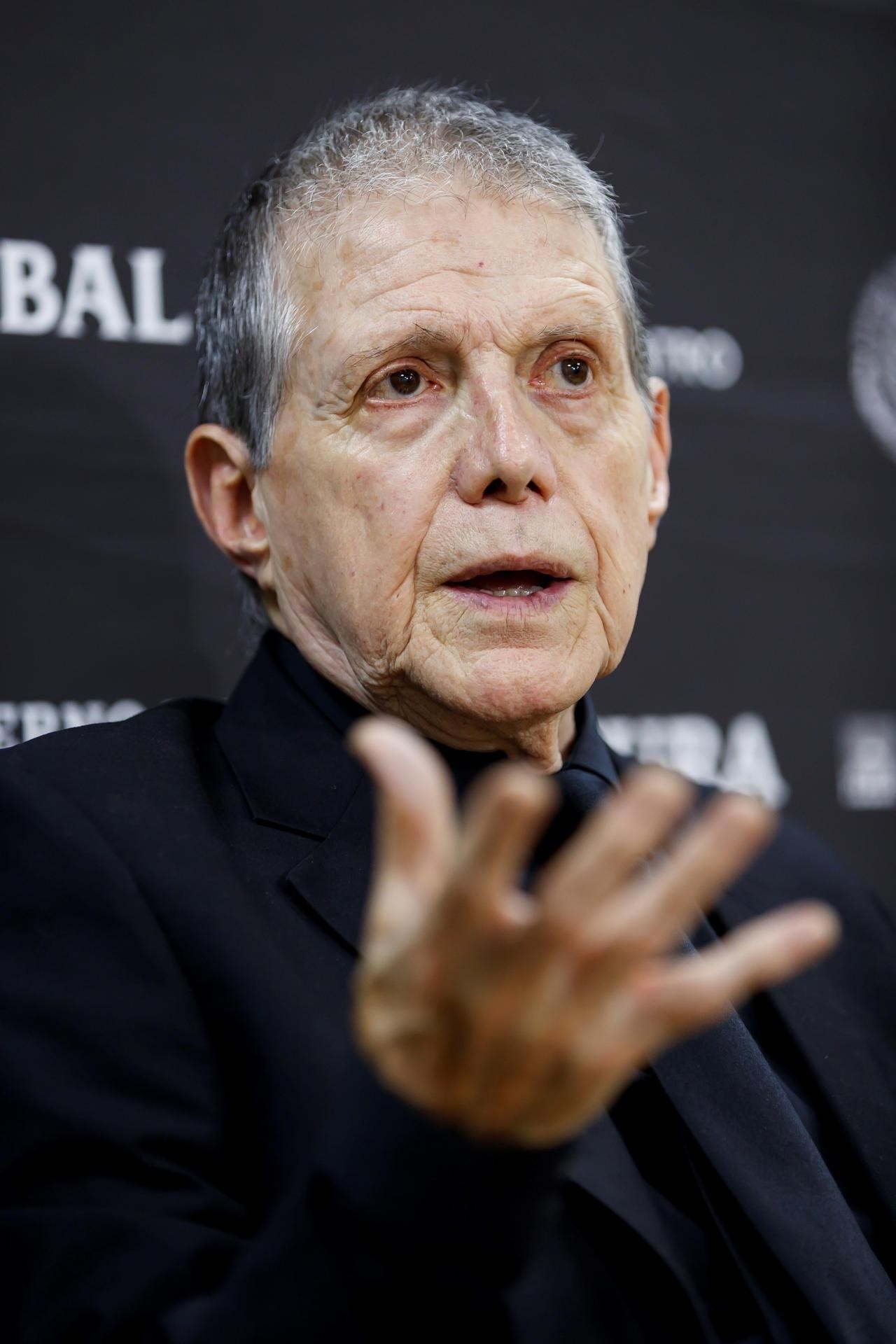 Fotografía de archivo fechada el 14 de agosto de 2019 del actor mexicano Héctor Bonilla durante la entrega de un reconocimiento por su trayectoria en Ciudad de México. (José Méndez / EFE)