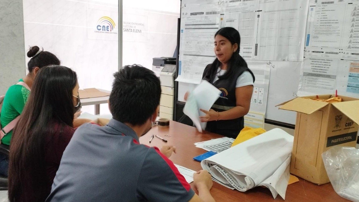 En total, la elecciones del 5 de febrero costarán 115 millones de dólares. (Twitter @cnegobec)