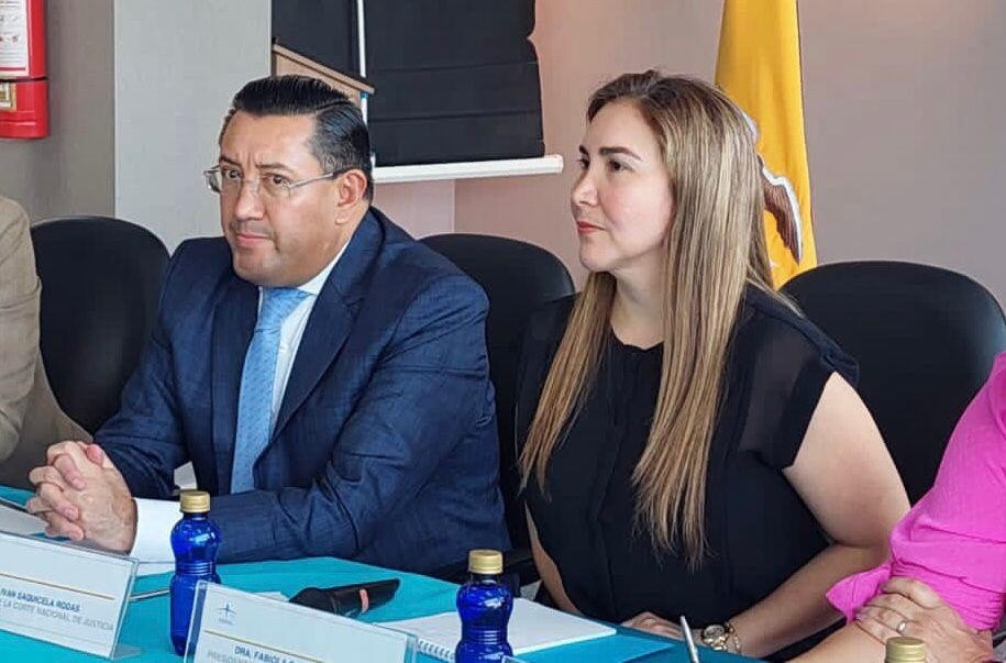 Iván Saquicela, presidente de la Corte Nacional de Justicia; y Fabiola Gallardo, presidenta de la Corte Provincial de Justicia del Guayas.  (Twitter @CorteNacional )