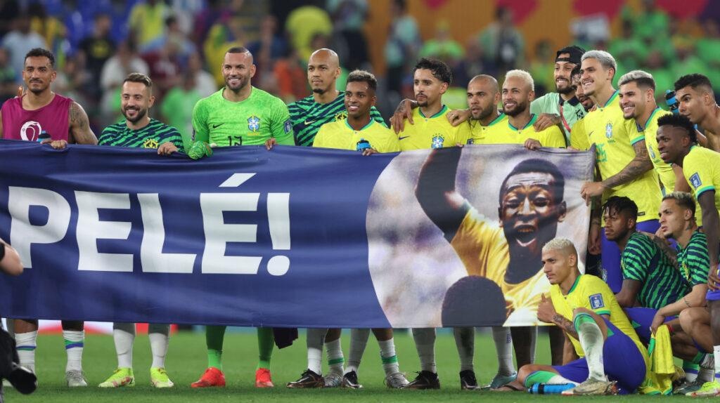 Jugadores de Brasil rindieron homenaje a Pelé durante el Mundial de Qatar 2022. (EFE)