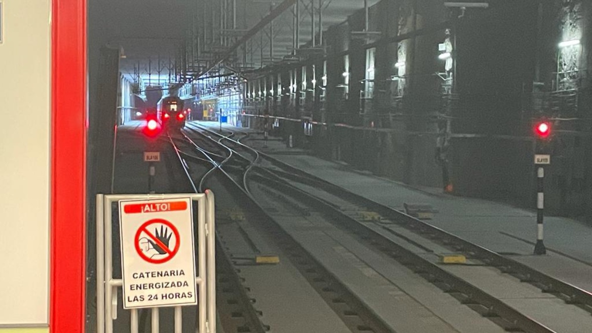 El Metro de Quito cuenta con 18 trenes que transportan 1.200 pasajeros cada uno. (Diego Bravo C. / Ecuavisa)